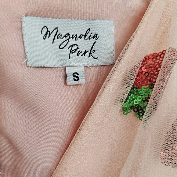 Nwot Magnolia Park Peach w/ Sequined Strawberries Faux Wrap Flutter Sleeve Dress - Picture 4 of 17